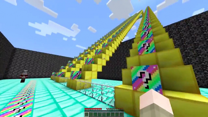 LUCKY BLOCKS RAINBOW STAIRCASE RACE MINI GAME! (Minecraft PVP Challenge)