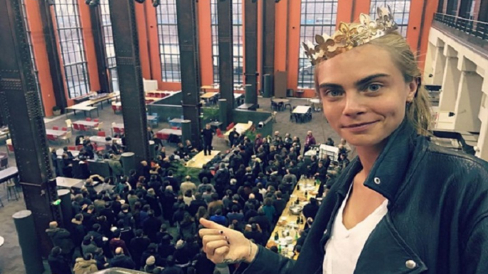 Cara Delevingne se burla de Ashton Kutcher y Mila Kunis