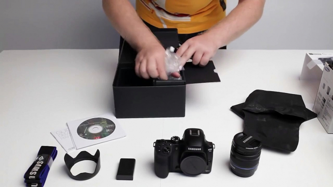 Unpacking Samsung NX30 + Lenses + Accesories