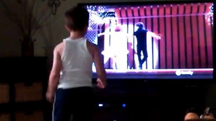 Leur fils danse en cachette sur Dirty Dancing.. Quel talent!!