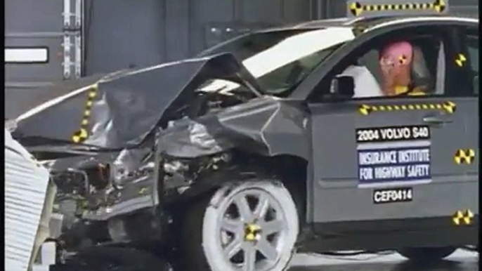 2004 Volvo S40 moderate overlap IIHS crash test