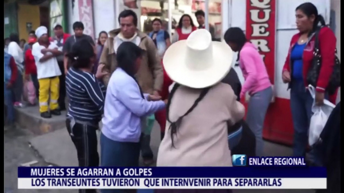 Cajamarca: Mujeres se agarran a golpes transeúntes tuvieron que intervenir para separarlas