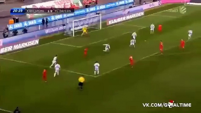 Arturo Vidal scored this beautiful curled goal for FC Bayern München today.