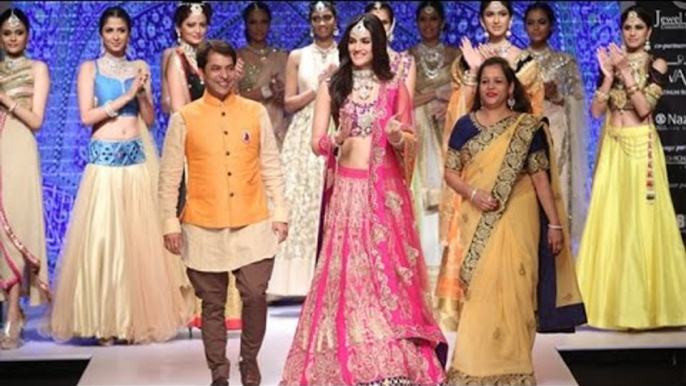 Kriti Sanon At IIJW 2015 In A Stunning Designer Ghagra Choli