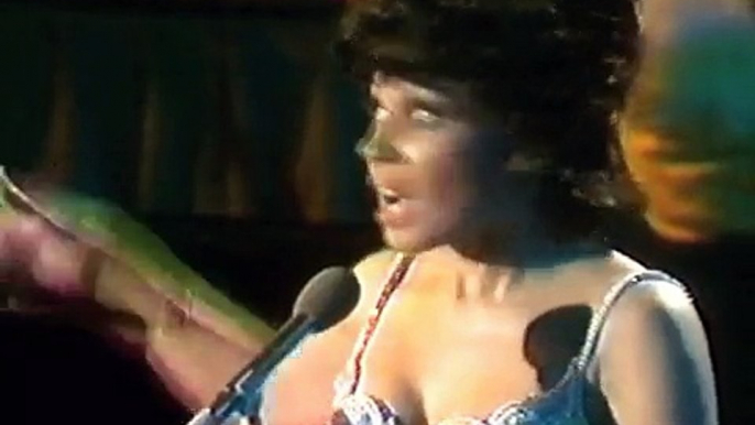 Shirley Bassey - The Lady Is A Tramp (1972 Live)