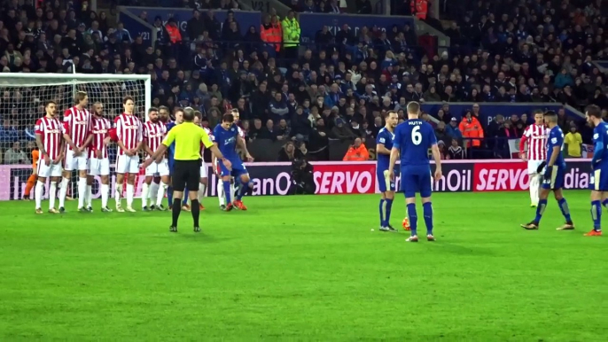 Robert Huth cobra falta hilária pelo Leicester City