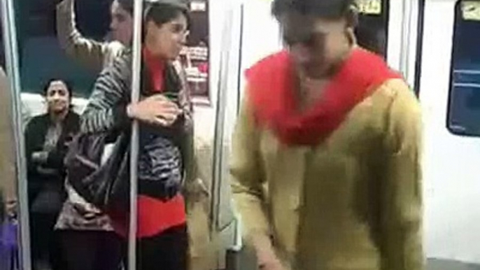 Delhi Metro Ladies Coach MMS || Hot