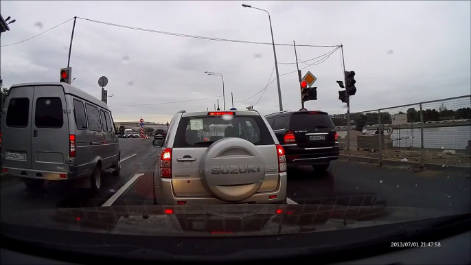 Reckless driver in a Bentley nearly causes accident