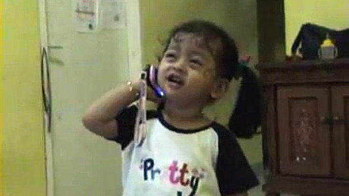 Taqiya Karaoke by Handphone , The Funny Baby (most viewer).mpg