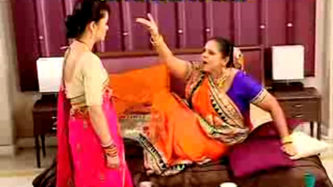 Kokila Aur Gopi Kar Rahi Gora Ke Saamne Natak Jisse Anjaan Hai Ghar Wale 4th February 2016 Saath Nibhaana Saathiya