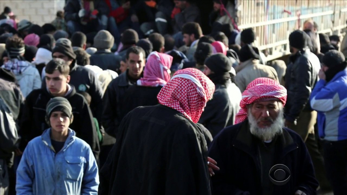 Syrian refugees flee to Turkey by the thousands