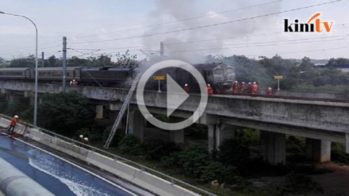 Visual kepala kereta api terbakar di Sungai Gadut