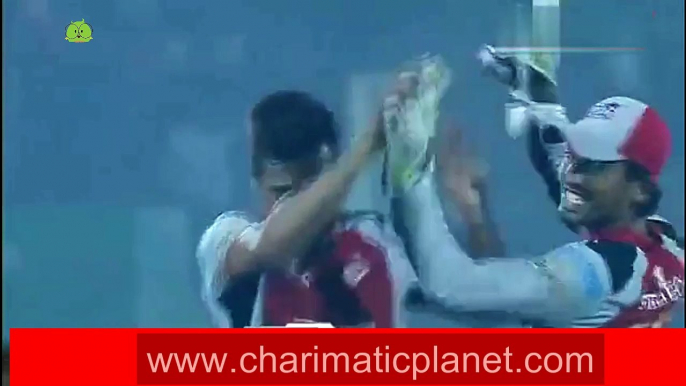 Muhammad Amir clean bowled Shahid Afridi with a real beauty in BPL 2015