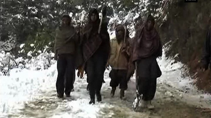 Roads blocked due to heavy snowfall in J&K