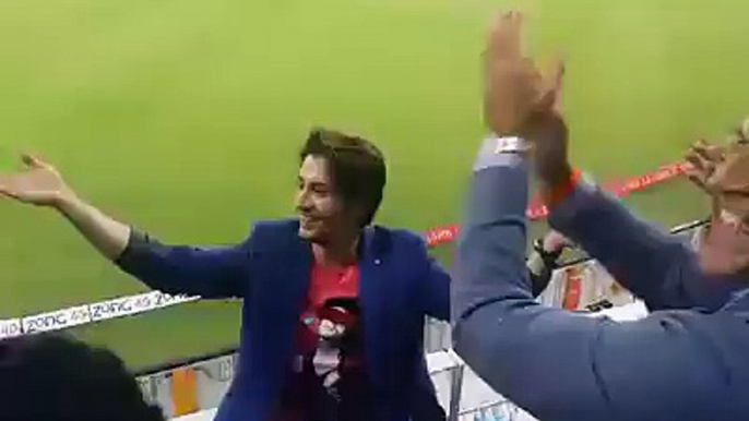 Ali zafar teasing Hamza ali abbasi in Stadium - Pakistan super league