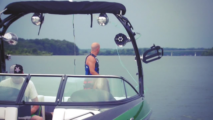 Wakeboarding Review: 2014 Supra Launch 242