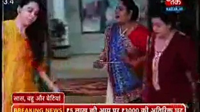 Dharam ko kisi aur ke Saath Garba Khelte Dekh Meera ko Hui Jalan 29th February 2016 Saath Nibhaana Saathiya