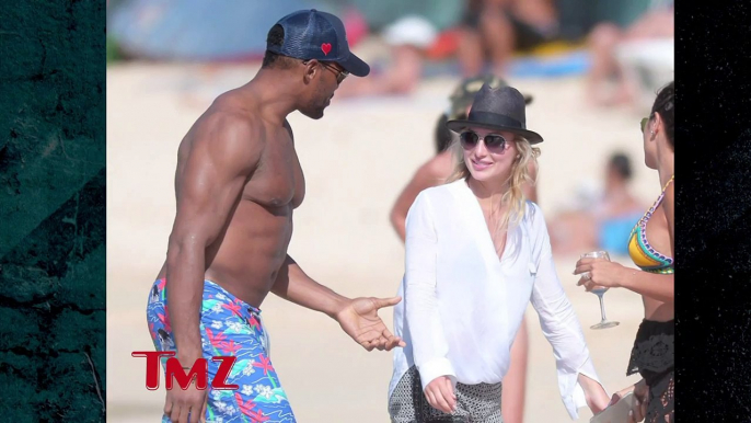 Michael Strahan Getting Touchy On The Beach With His New Girlfriend!