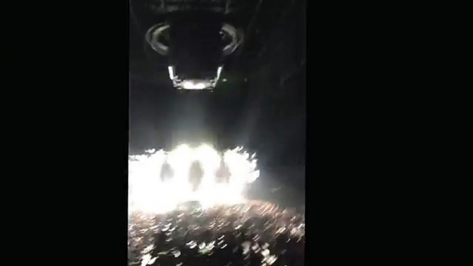 Jay-Z rapping "Niggas in Paris" at the Magna Carter World Tour Concert in Toronto, Canada! (World Music 720p)