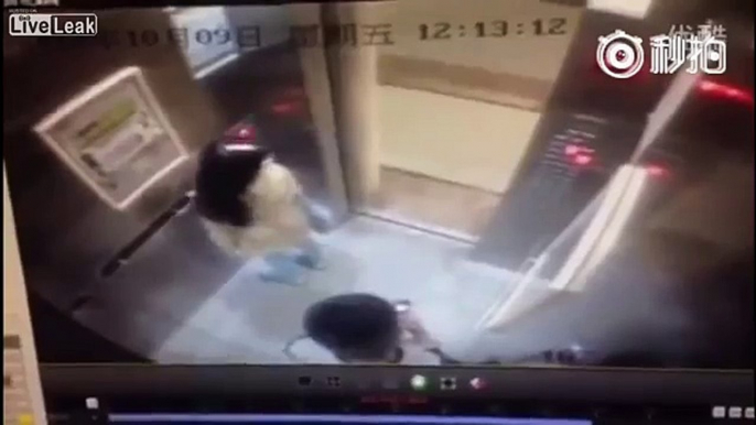 Man with knife hijacks girl in elevator in China