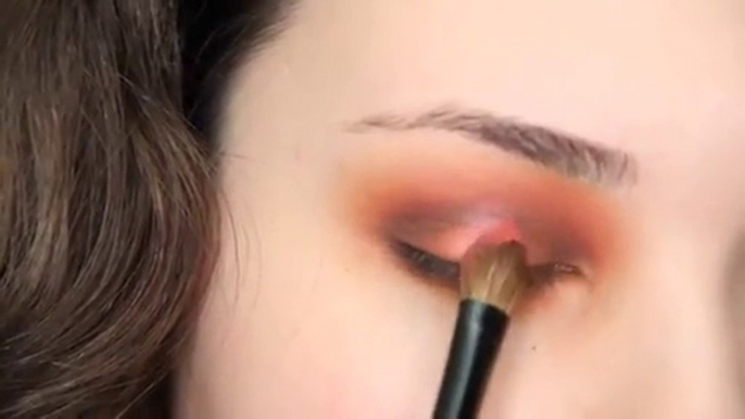 Orange eyeshadow and bold blue winged eyeliner eye makeup tutorial! - Video Dailymotion