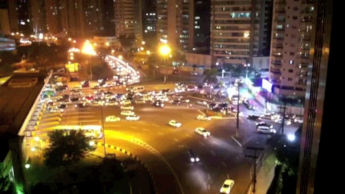 Motoristas fazem buzinaço contra o PT na Praça do Pedágio, em Vitória