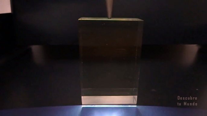 Lightning get trapped in glass box forever Rayo atrapado en cristal (experiment)