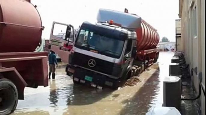 Worst weather in UAE will remain entire week - Heavy rain in UAE - Heavy rains cause flood in dubai