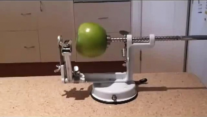 Curiosa maquina para pelar manzanas | Curiosa apples peeling machine