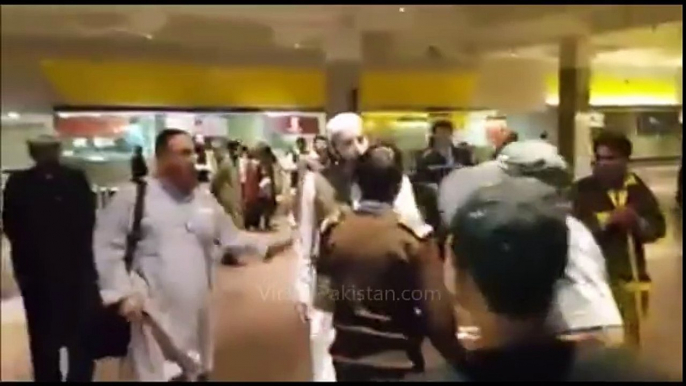 Junaid Jamshed attacked by religious fanatics at Islamabad Airport