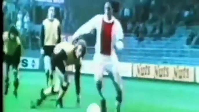 Johan Cruyff falleció y así recordamos sus mejores jugadas