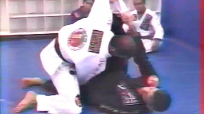 Ricardo De La Riva - Brazilian Jiu Jitsu tecniques 16