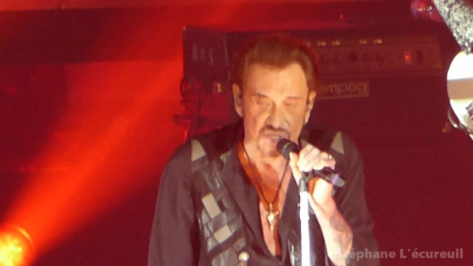 Johnny Hallyday "Allumer le feu" à Albertville (2016)