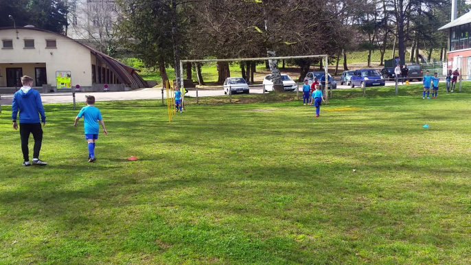 Une partie de l'entrainement des U9 et U11 ce samedi 26 mars. merci et bravo à Oliver