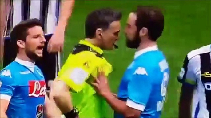 Gonzalo Higuain looses it after red card - Udinese vs. Napoli