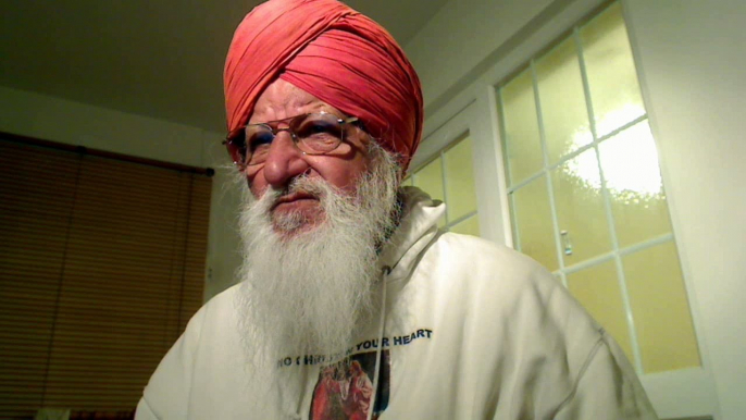 Punjabi - Christ Amar Dev Ji stresses that for Gurmukh God is within but for Munnmukh, God is far away and they waste