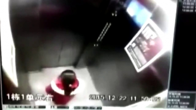 LiveLeak - Little Girl almost gets hit by elevator ceiling