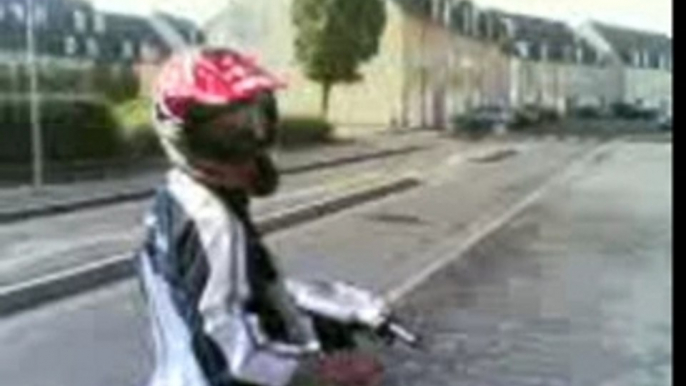 joris qui fait le con en scoot