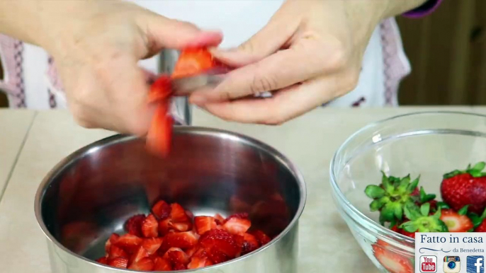 ROTOLO ALLE FRAGOLE RICETTA FACILE