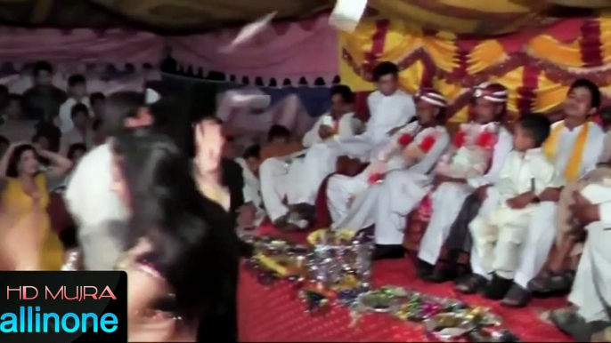 Beautiful Desi Girls  hot  Dance In Wedding Dance-Mujra Party