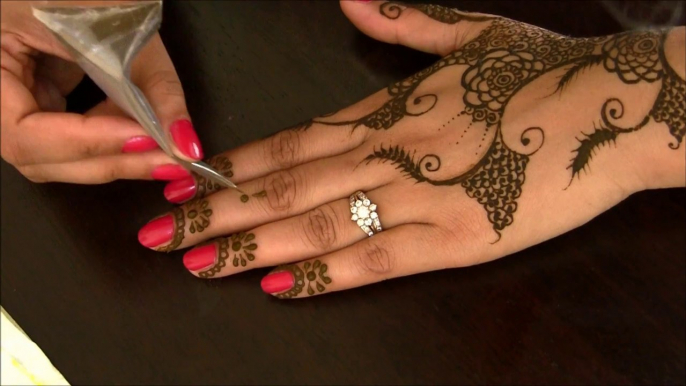 Learn Indian Pakistani Simple & Easy Henna Mehendi Design - Eid Ul Azha Mehndi Designs - Hands Step, Mehndi Step, Henna Designs, Mehndi Designs For Hands, Simple Mehndi Designs, Mehandi Designs, Simple Arabic Mehndi Designs, Latest Mehndi