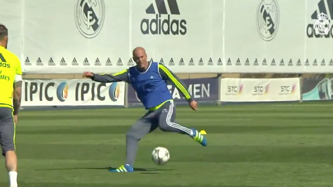 Zinedine Zidane Showing incredible skills during Real Madrid training 24.04.2016