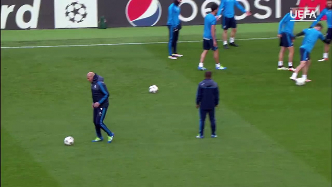 Real Madrid C.F. boss Zinedine Zidane knows his way around a ‪#‎UCL‬ ball