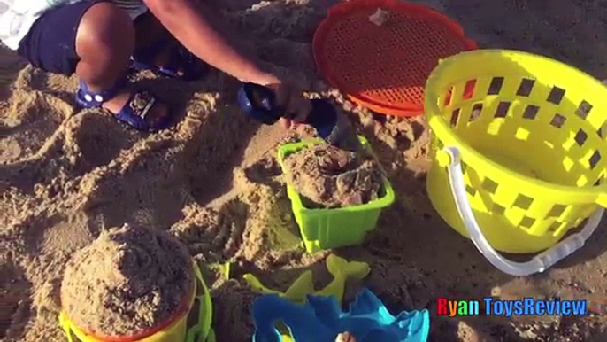 DISNEY CARS Toys at the Beach Lightning McQueen Surprise Egg Ryan ToysReview