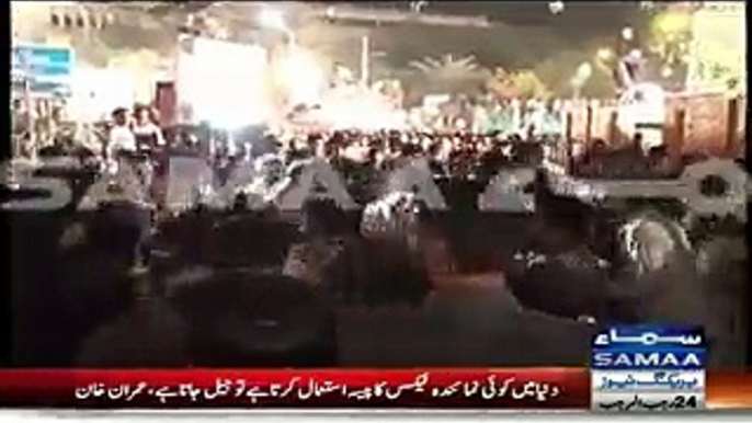 See What PTI Workers Did With 2 Girls In Lahore Jalsa Very Shameful