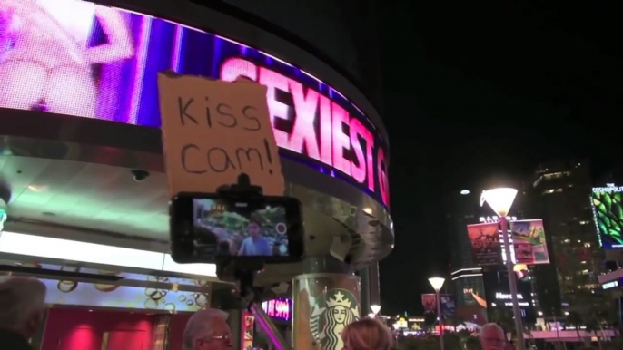 Las Vegas Kissing Prank - Kiss Cam Game