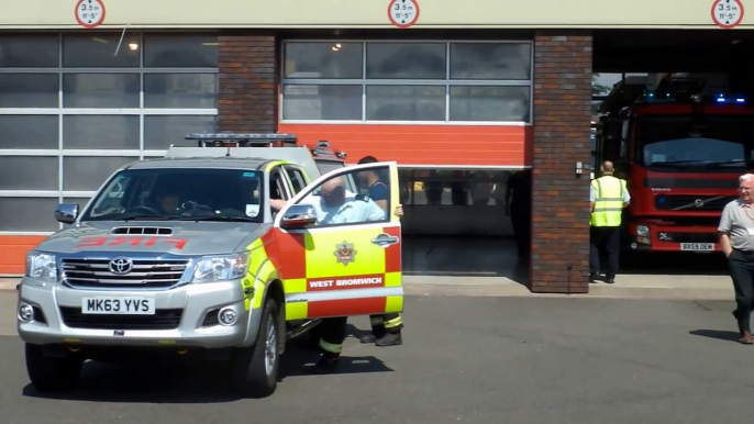 WEST MIDLANDS FIRE SERVICE 2x Appliance Turnout West Bromwich