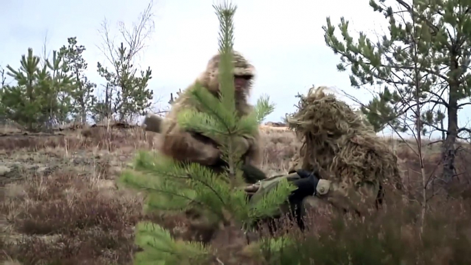 US Military Snipers - US Soldier Shooting the Monstrously Powerful US .50 Sniper Rifle & Barrett M10