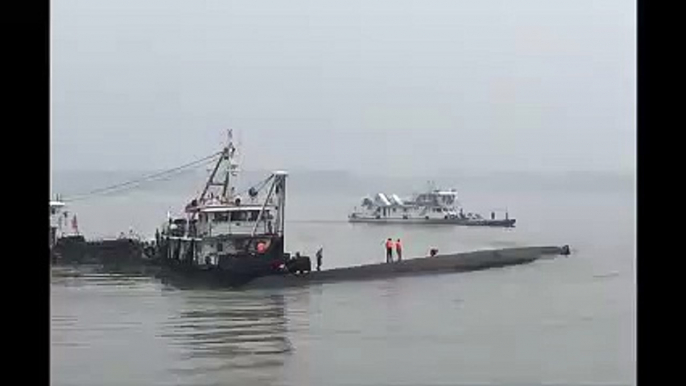 Ship with over 450 on board sinks in China's Yangtze