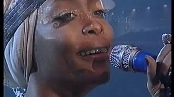 Erykah Badu  - "Tyrone" - (North Sea Jazz 2001)